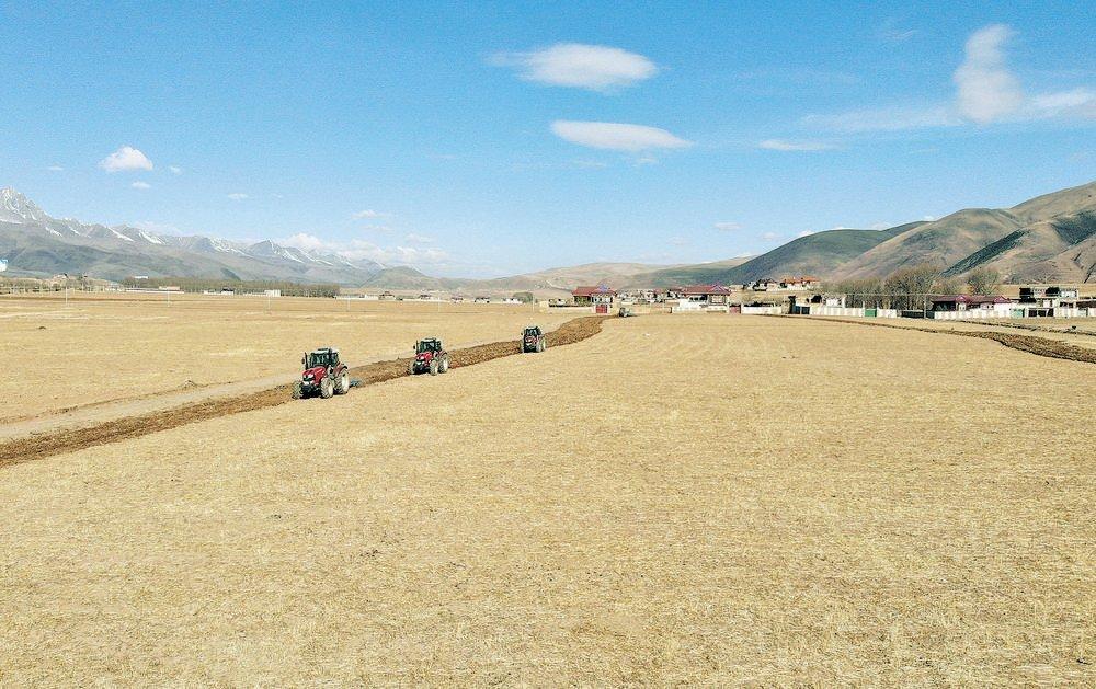 投资1.233亿，甘孜县建设4.41万亩高标准农田助力乡村振兴-第1张图片-安阳富翔贸易公司